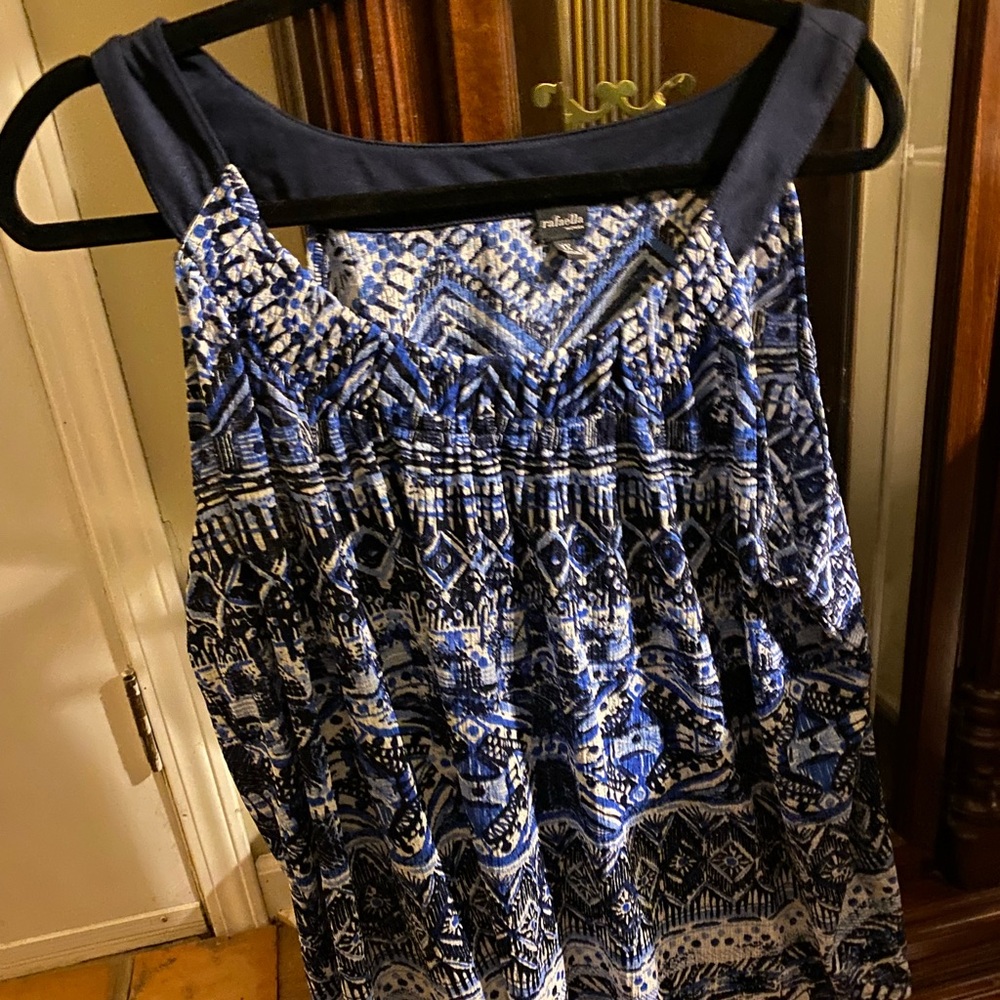 Love this top … so cute with white capris